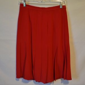 Peter Nygard Size 8 Skirt 100% Silk pleated Skirt
